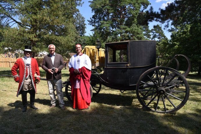 Historické kočáry, zruční řemeslníci. V Čechách pod Kosířem se konal Josefkol