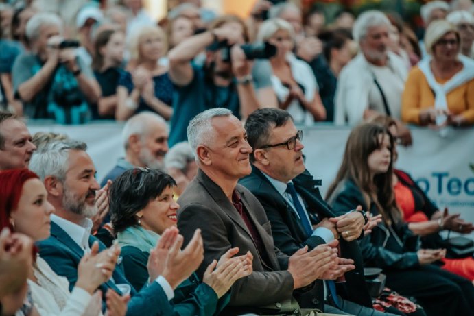 Tanečníci se vlnili v divokém rytmu flamenca