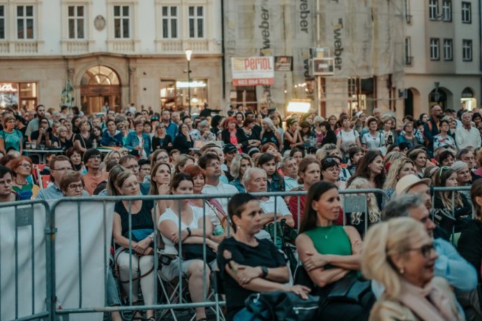 Tanečníci se vlnili v divokém rytmu flamenca