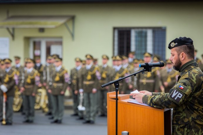 Žižkova kasárna ožila slavnostním nástupem vojenské policie