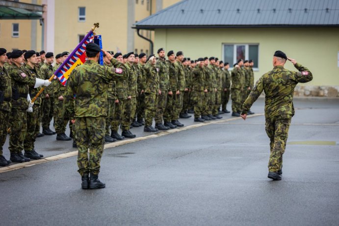 Žižkova kasárna ožila slavnostním nástupem vojenské policie