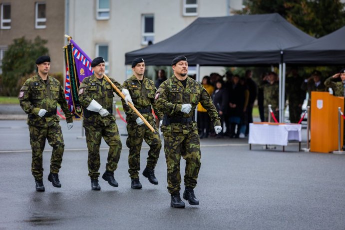 Žižkova kasárna ožila slavnostním nástupem vojenské policie