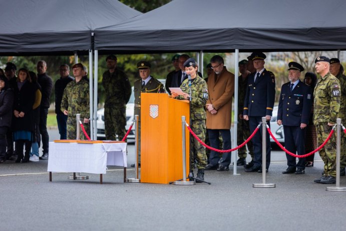 Žižkova kasárna ožila slavnostním nástupem vojenské policie