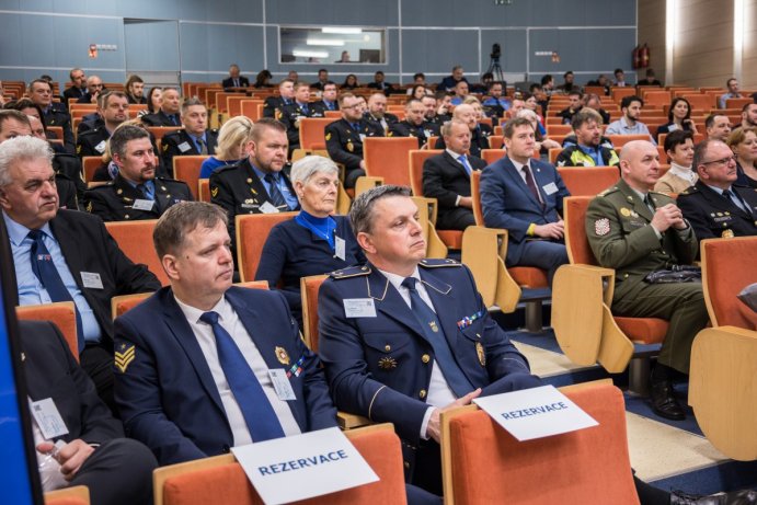 Policisté z měst a obcí zaplnili Olomouc