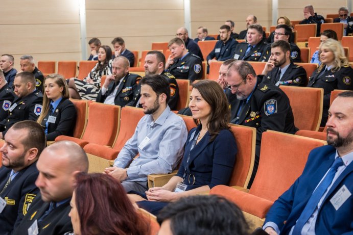 Policisté z měst a obcí zaplnili Olomouc