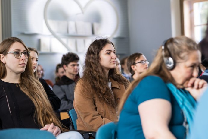 Nachází se Evropa ve střetu dvou světů? V Olomouci o tom debatovali významní hosté