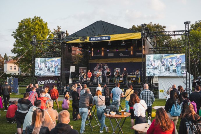 Na Výstavišti Flora Olomouc se o víkendu konal Prima FRESH festival. Návštěvníci si užili dva dny plné jídla, pití, degustací, kulinářských show a hudby. Gastrofestival v pátek 26. května zahájil hejtman Olomouckého kraje Josef Suchánek. Než samotnou