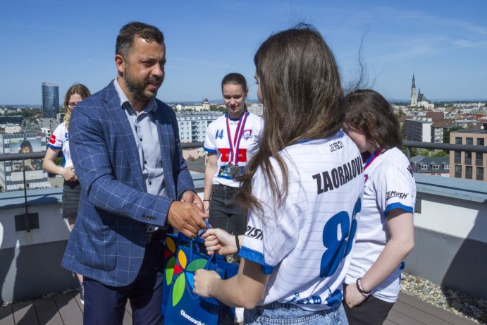 Náměstek Zácha poblahopřál mládežnickým florbalistkám. Úspěchy sbírají doma i ve světě