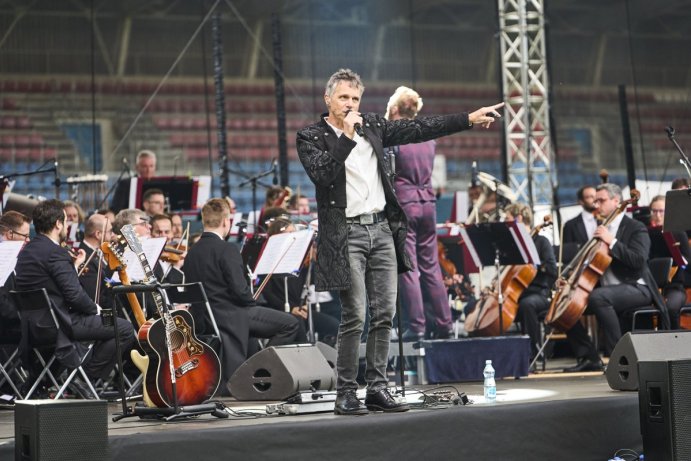 Fotbalový stadion v Olomouci rozezněla vážná hudba