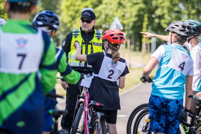 Nejde o to jezdit rychle, ale bezpečně. V kraji soutěží malí cyklisté