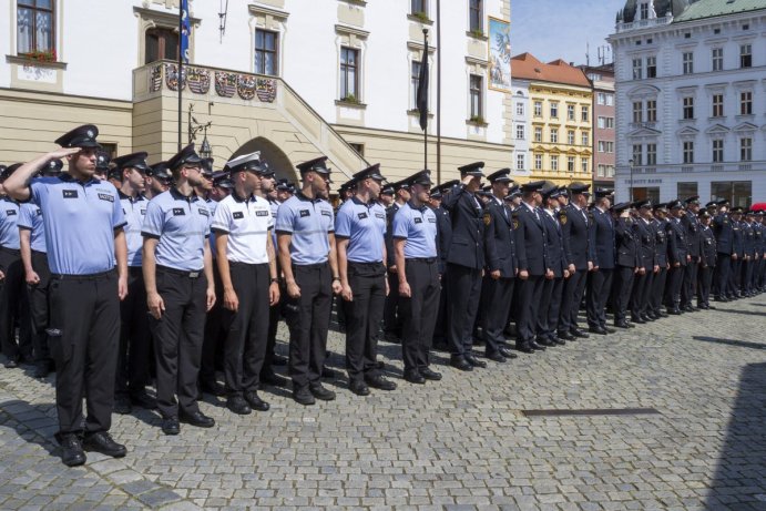 Stovky nových policistů a hasičů nově dohlíží na bezpečnost v Olomouckém kraji