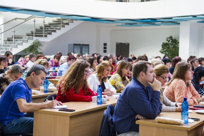 Kraj předal výchovným a kariérovým poradcům na školách nové informace