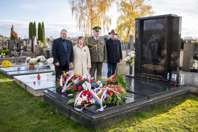 Kraj uctil Den boje za svobodu a demokracii