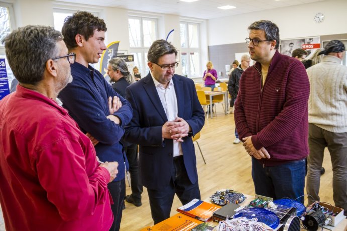 Střední elektrotechnická škola Božetěchova zprovoznila vlastní fotovoltaiku