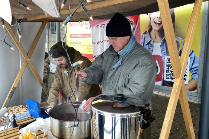 Mikulášská družina cestovala parním vlakem