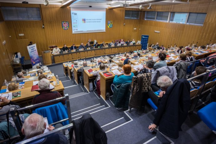 Krajská rada seniorů funguje už deset let. Uspořádala výroční konferenci