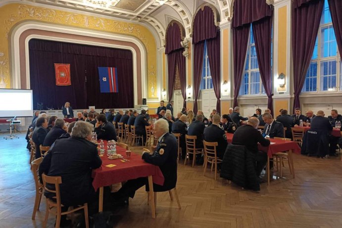 V Příkazech se sešli dobrovolní hasiči z Olomoucka. Dorazil také hejtman Josef Suchánek