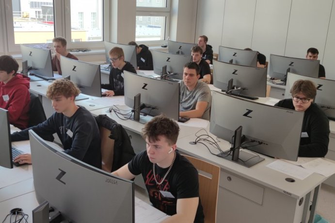 Studenti a učitelé v kraji jsou skvělí v počítačovém programování. Ukázala to regionální soutěž