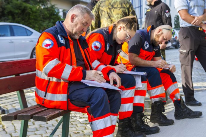 Záchranáři, hasiči, vojáci i policisté společně darovali krev