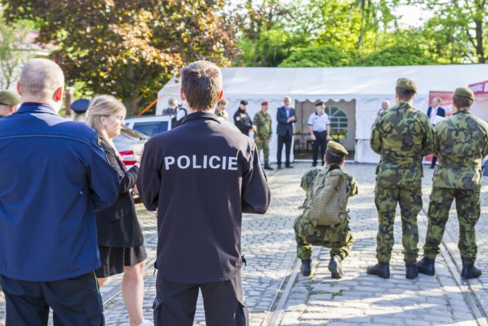 Záchranáři, hasiči, vojáci i policisté společně darovali krev