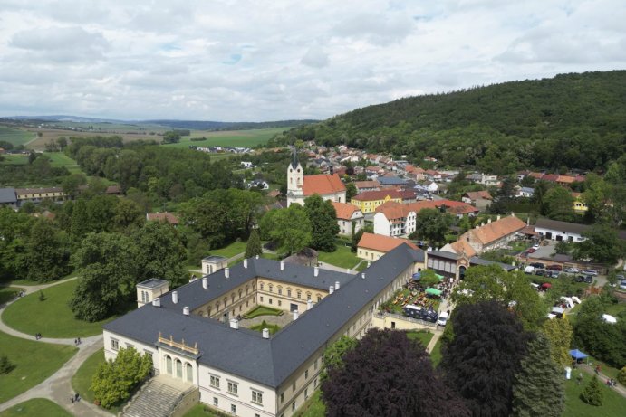 Umělečtí kováři kuli na zámku v Čechách pod Kosířem