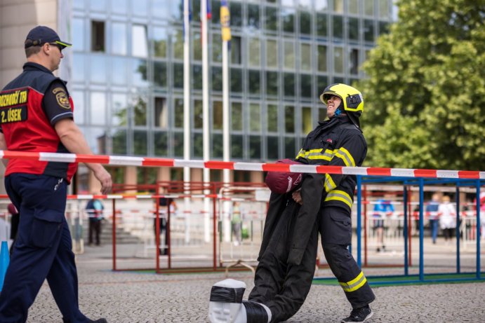 	Krajská budova opět posloužila hasičům v soutěži Nejtvrdší hasič přežije