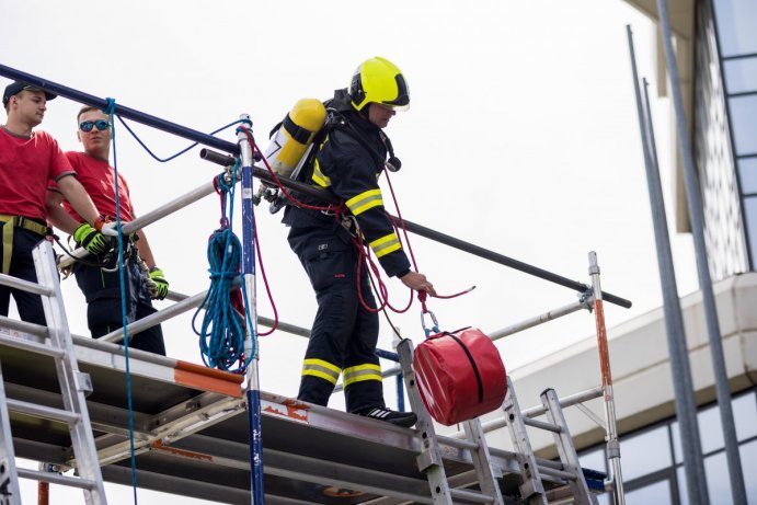 	Krajská budova opět posloužila hasičům v soutěži Nejtvrdší hasič přežije