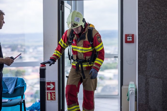 	Krajská budova opět posloužila hasičům v soutěži Nejtvrdší hasič přežije