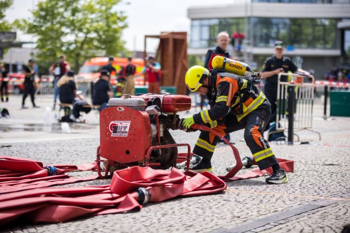 	Krajská budova opět posloužila hasičům v soutěži Nejtvrdší hasič přežije