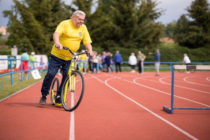 Senioři předvedli svou vitalitu. Soutěžili na sportovních hrách