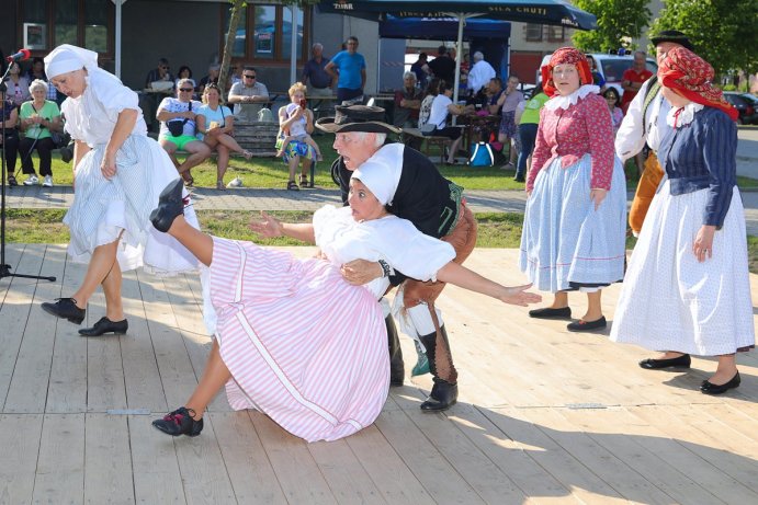 	Pavlovice ožily dechovkou a folklórem