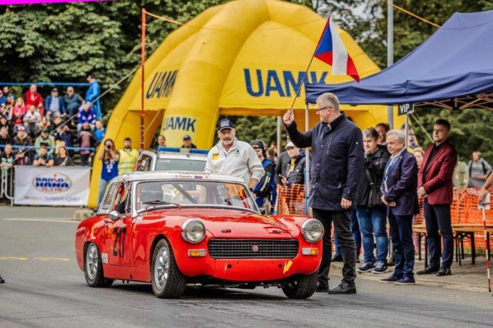 Šternberkem opět burácely automobily