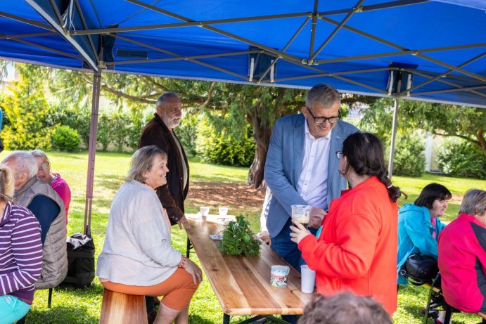 Klíč otevřel své brány. Uspořádal zahradní slavnost