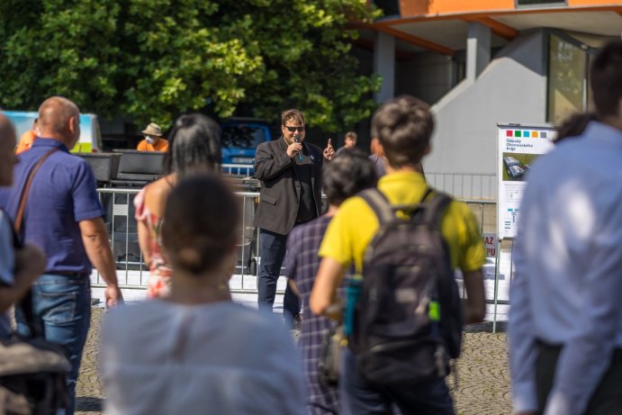 Téměř polovina odpadu v černých popelnicích měla být jinde, ukázal rozbor před úřadem