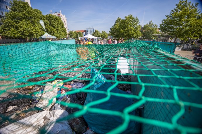 Téměř polovina odpadu v černých popelnicích měla být jinde, ukázal rozbor před úřadem