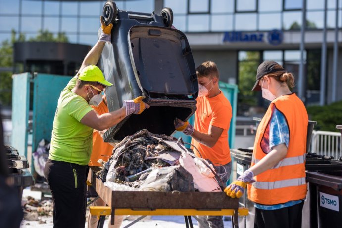 Téměř polovina odpadu v černých popelnicích měla být jinde, ukázal rozbor před úřadem