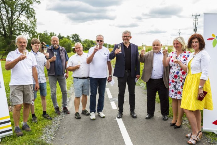 Z Červenky na Nový Dvůr vede nová cyklostezka