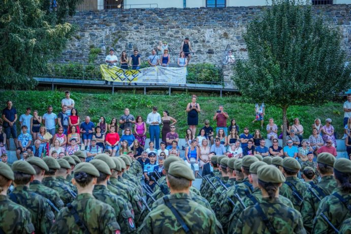 V Hranicích složilo vojenskou přísahu 41 středoškoláků