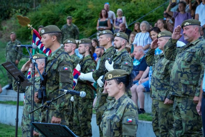 V Hranicích složilo vojenskou přísahu 41 středoškoláků