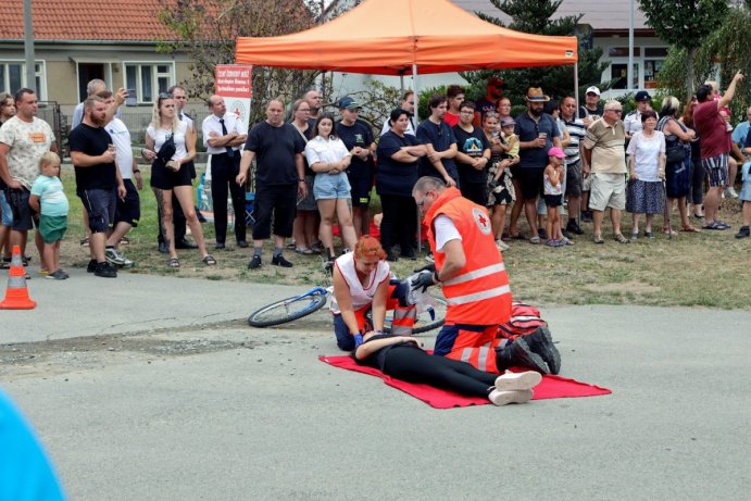 Hrochovští hasiči oslavili 130 let v akci