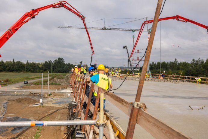 Jak pokračuje stavba dálnice D1 u Přerova? To ukázal kontrolní den