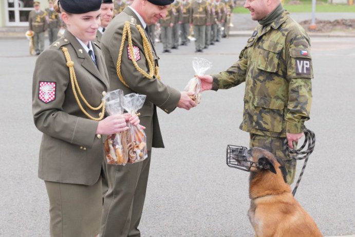 Velitelství Vojenské policie Olomouc oslavilo 10 let čestného názvu