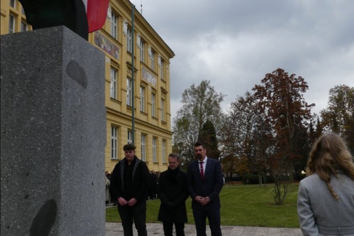 Krajští zástupci uctili Den boje za svobodu a demokracii