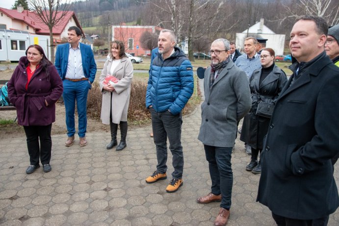 Školáci v České Vsi mají dočasnou školu z modulárních kontejnerů