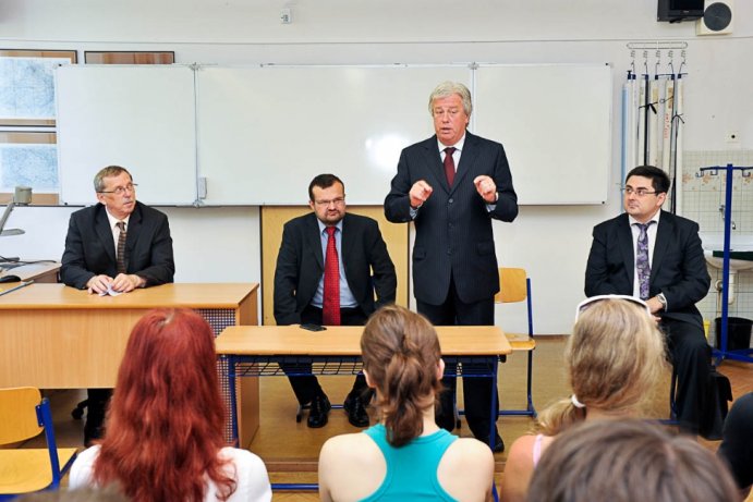 Beseda se studenty Slovanského gymnázia