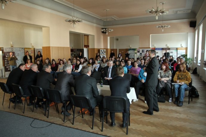 Beseda se studenty na gymnáziu v Zábřehu