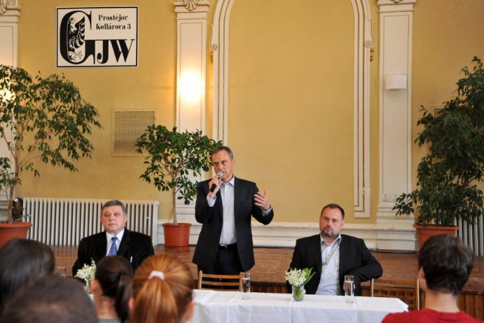 Na besedě se studenty Gymnázia Jiřího Wolkera - výjezdní jednání Rady Olomouckého kraje na Prostějovsku