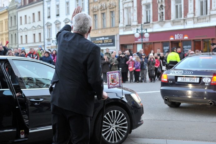 příjezd k budově radnice města Prostějov a setkání se zástupci města