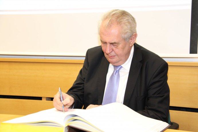 Prezident Zeman zahájil třídenní návštěvu Olomouckého kraje