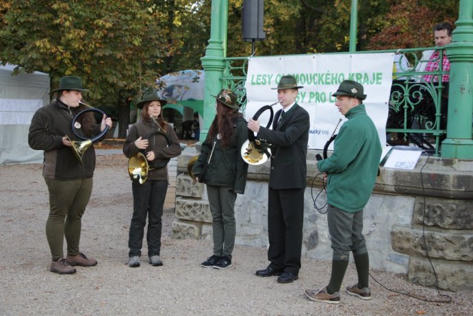 Hejtman Rozbořil zahájil Oslavy lesa na Floře